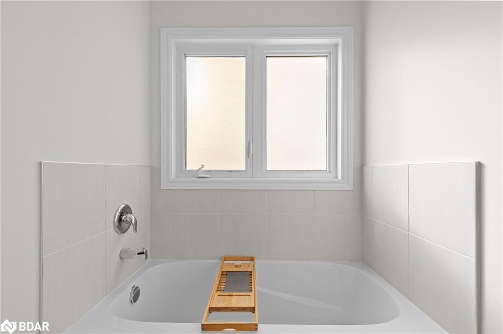 340 Mceachern Lane, Gravenhurst, ON - Indoor Photo Showing Bathroom