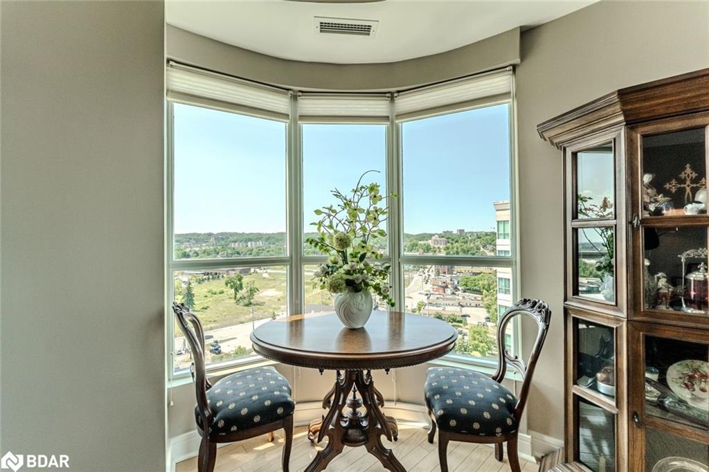 Ph2/3-2 Toronto Street, Barrie, ON - Indoor Photo Showing Dining Room