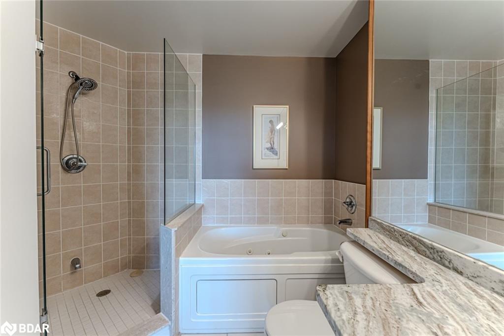 Ph2/3-2 Toronto Street, Barrie, ON - Indoor Photo Showing Bathroom