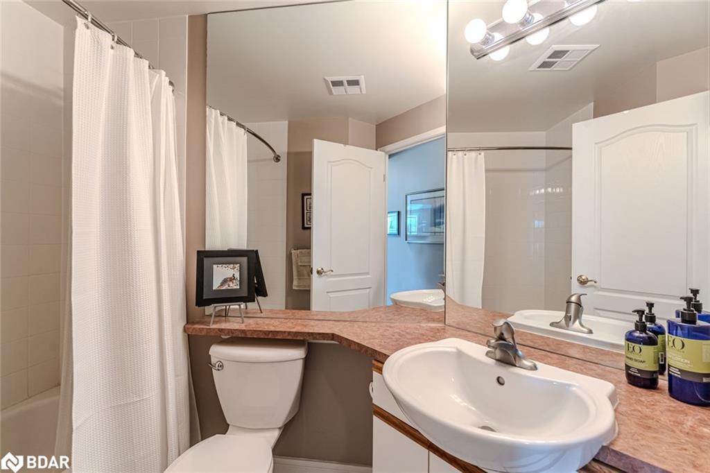 Ph2/3-2 Toronto Street, Barrie, ON - Indoor Photo Showing Bathroom