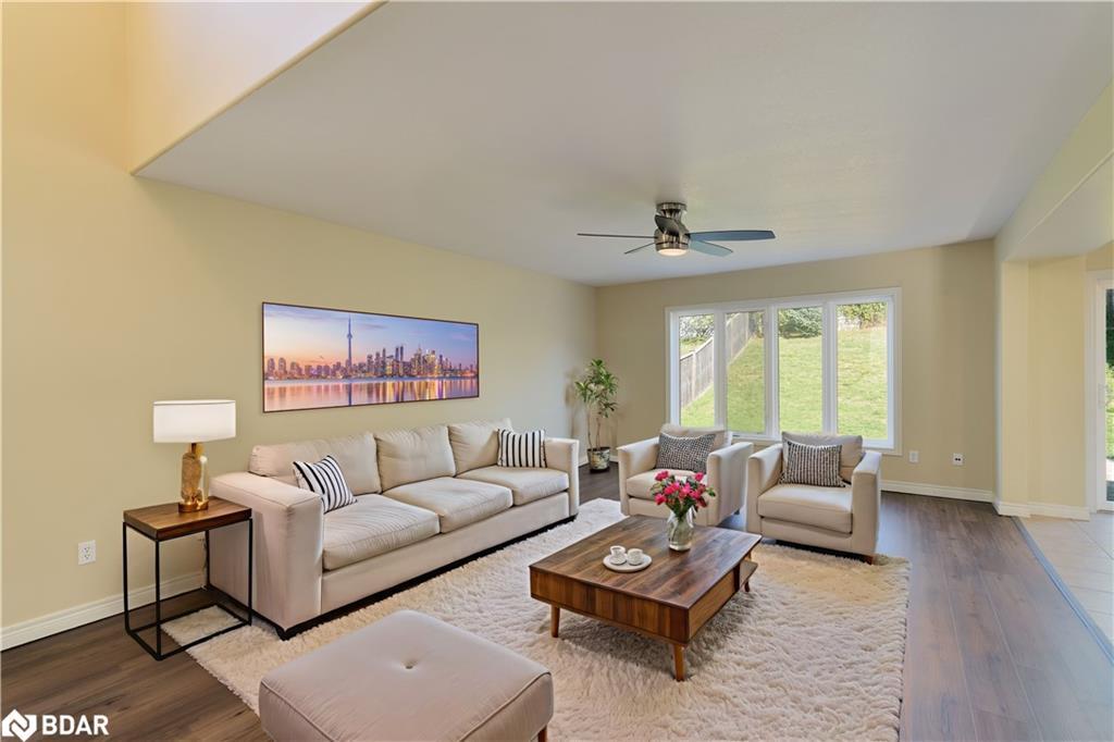 47 Plum Tree Lane, Grimsby, ON - Indoor Photo Showing Living Room