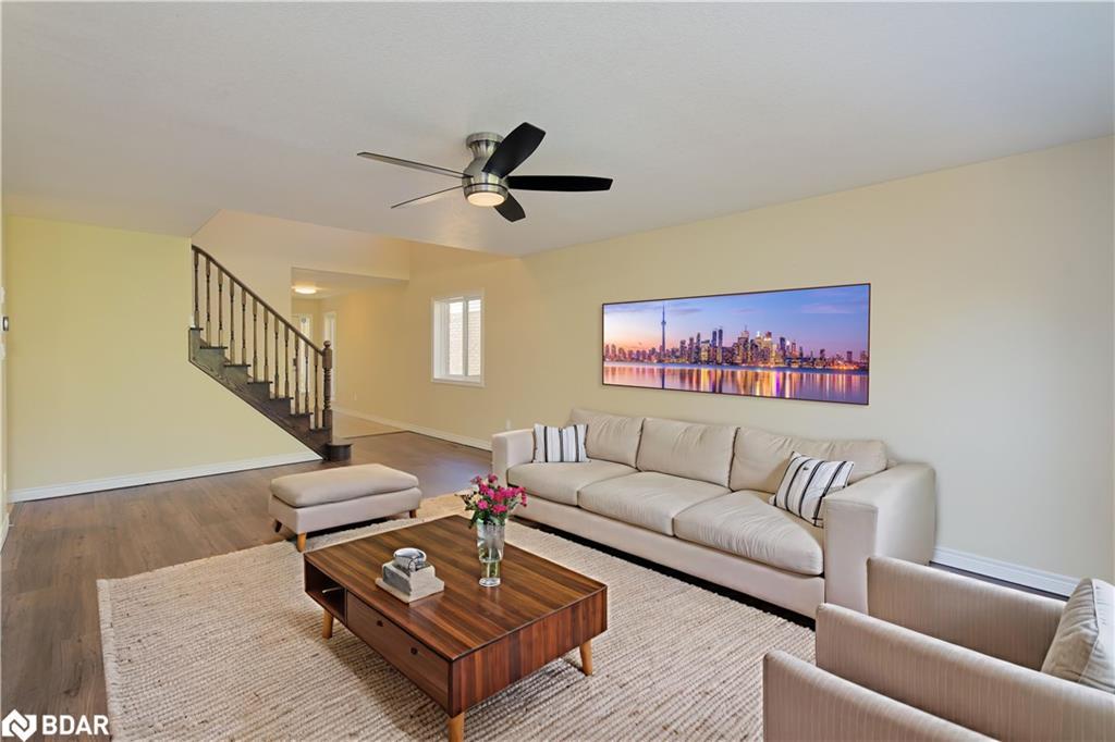 47 Plum Tree Lane, Grimsby, ON - Indoor Photo Showing Living Room