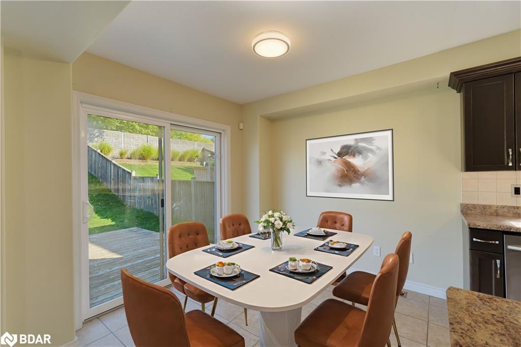47 Plum Tree Lane, Grimsby, ON - Indoor Photo Showing Dining Room