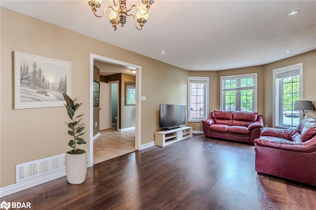 10 Stephanie Lane, Barrie, ON - Indoor Photo Showing Living Room