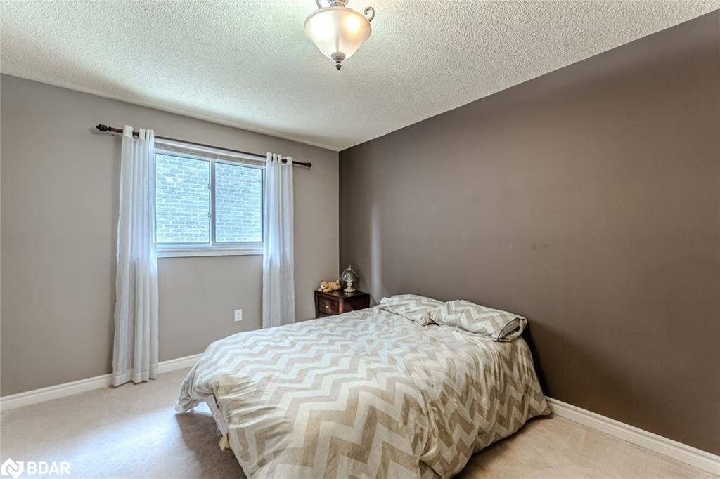 10 Stephanie Lane, Barrie, ON - Indoor Photo Showing Bedroom