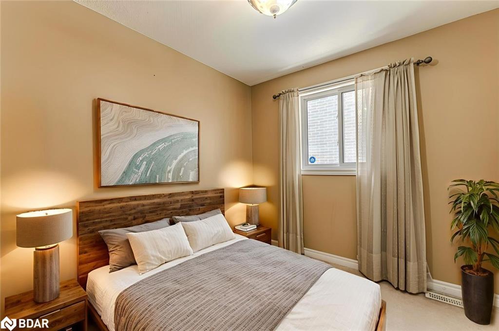 10 Stephanie Lane, Barrie, ON - Indoor Photo Showing Bedroom