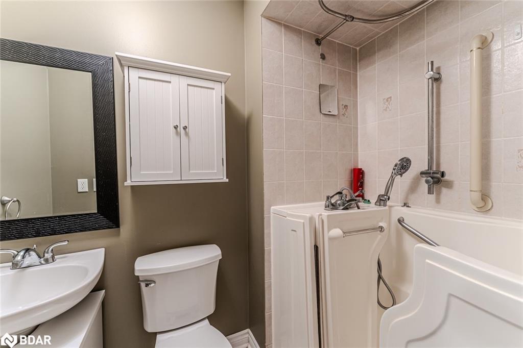 10 Stephanie Lane, Barrie, ON - Indoor Photo Showing Bathroom