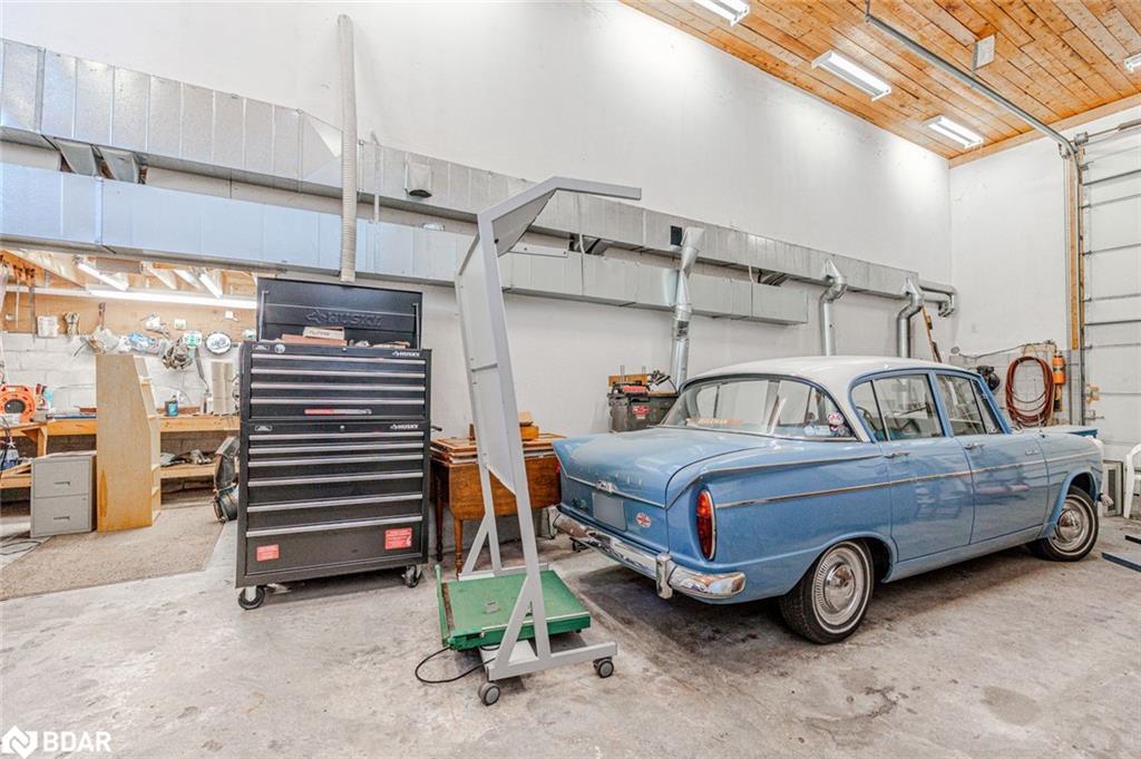 1564 Honey Harbour Road, Georgian Bay, ON - Indoor Photo Showing Garage