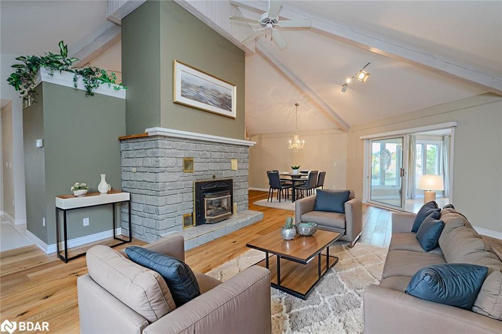 1564 Honey Harbour Road, Georgian Bay, ON - Indoor Photo Showing Living Room With Fireplace