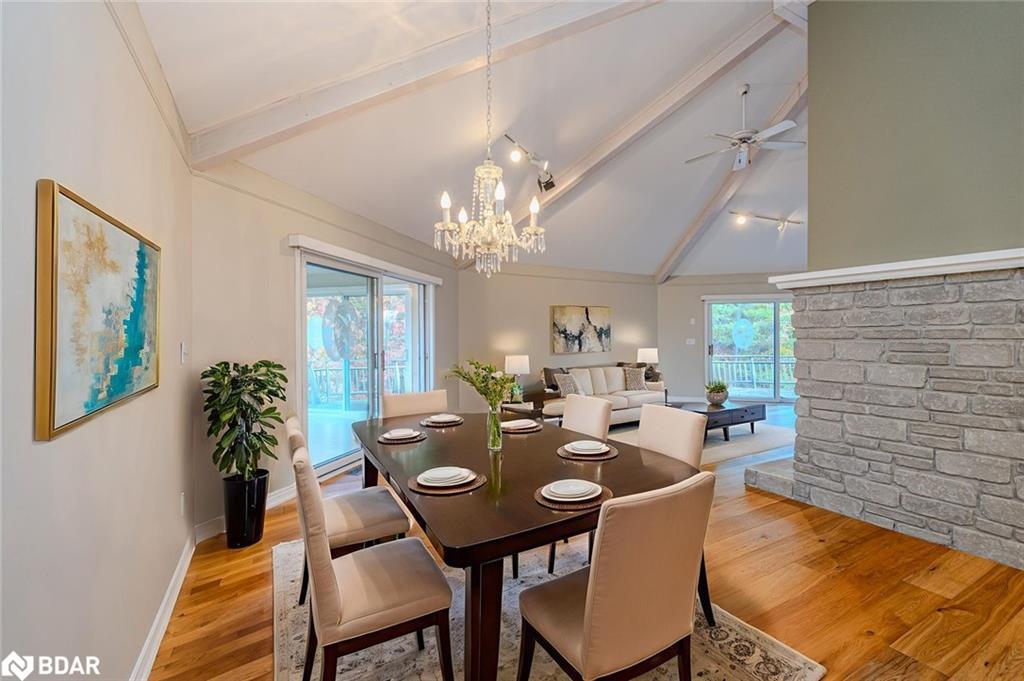 1564 Honey Harbour Road, Georgian Bay, ON - Indoor Photo Showing Dining Room