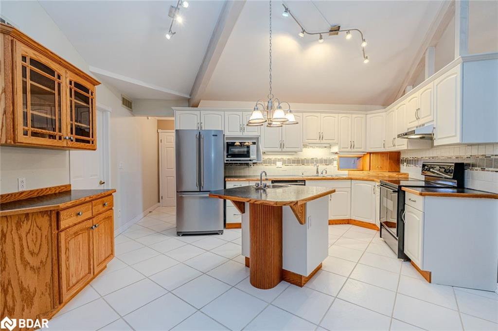 1564 Honey Harbour Road, Georgian Bay, ON - Indoor Photo Showing Kitchen With Double Sink