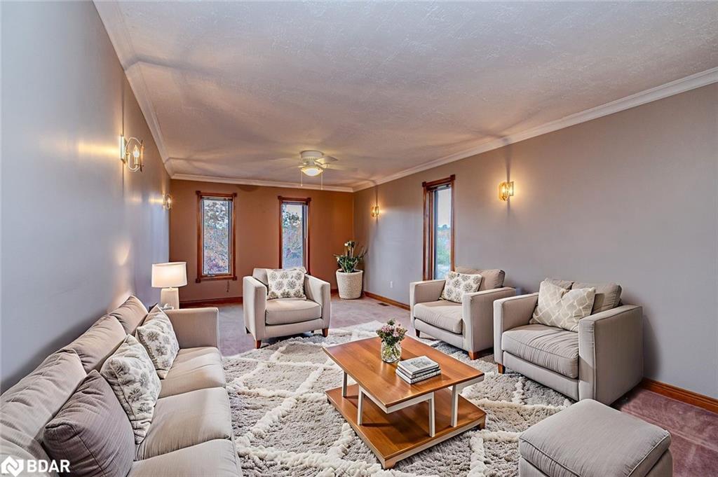 1564 Honey Harbour Road, Georgian Bay, ON - Indoor Photo Showing Living Room