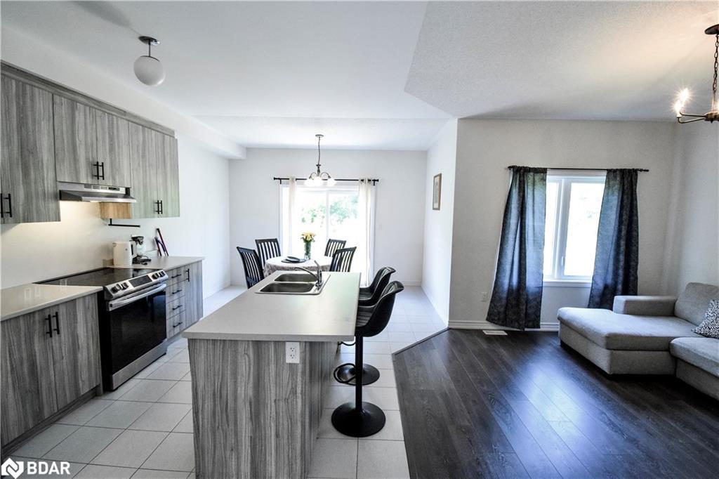 77 Tumblewood Place, Welland, ON - Indoor Photo Showing Kitchen