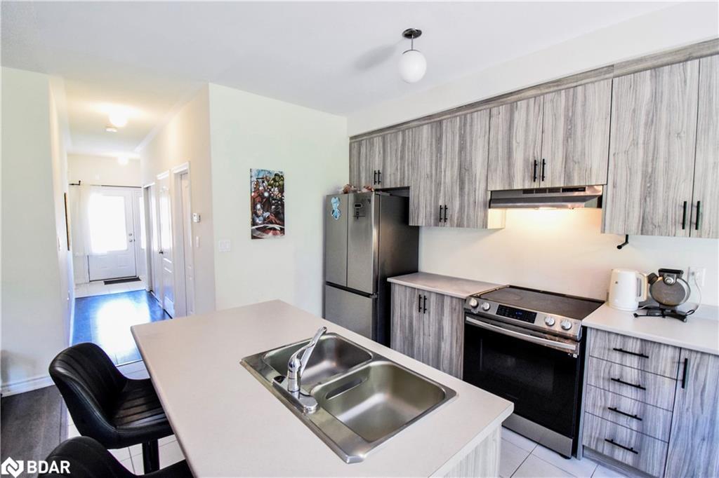 77 Tumblewood Place, Welland, ON - Indoor Photo Showing Kitchen With Double Sink