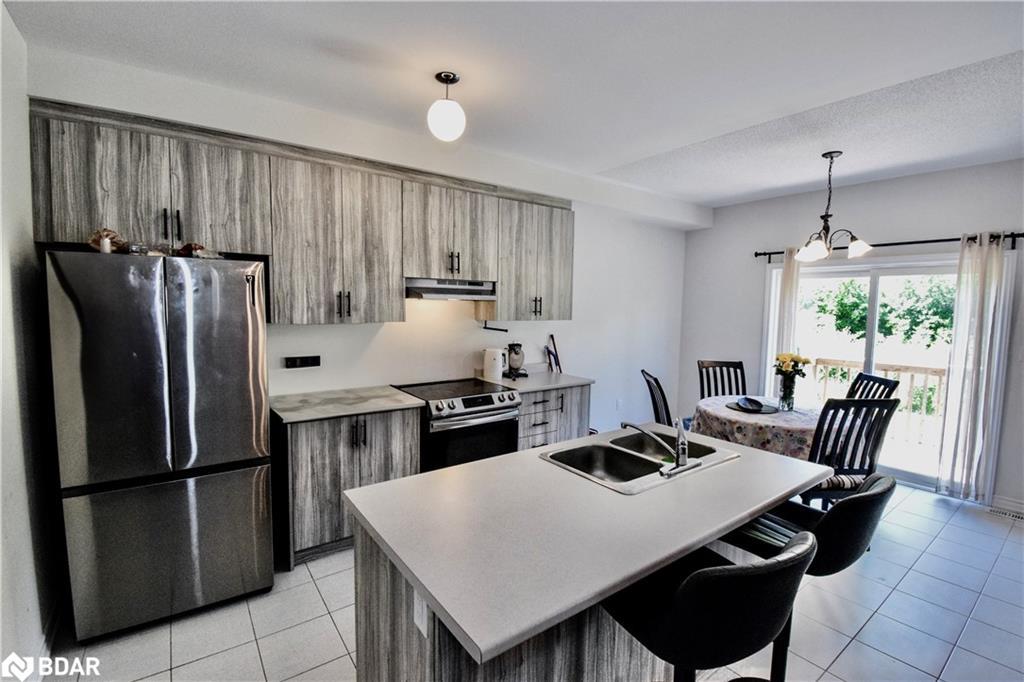 77 Tumblewood Place, Welland, ON - Indoor Photo Showing Kitchen With Double Sink