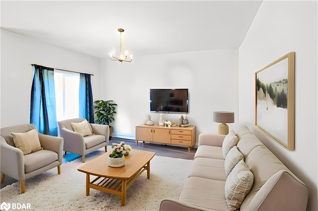 77 Tumblewood Place, Welland, ON - Indoor Photo Showing Living Room