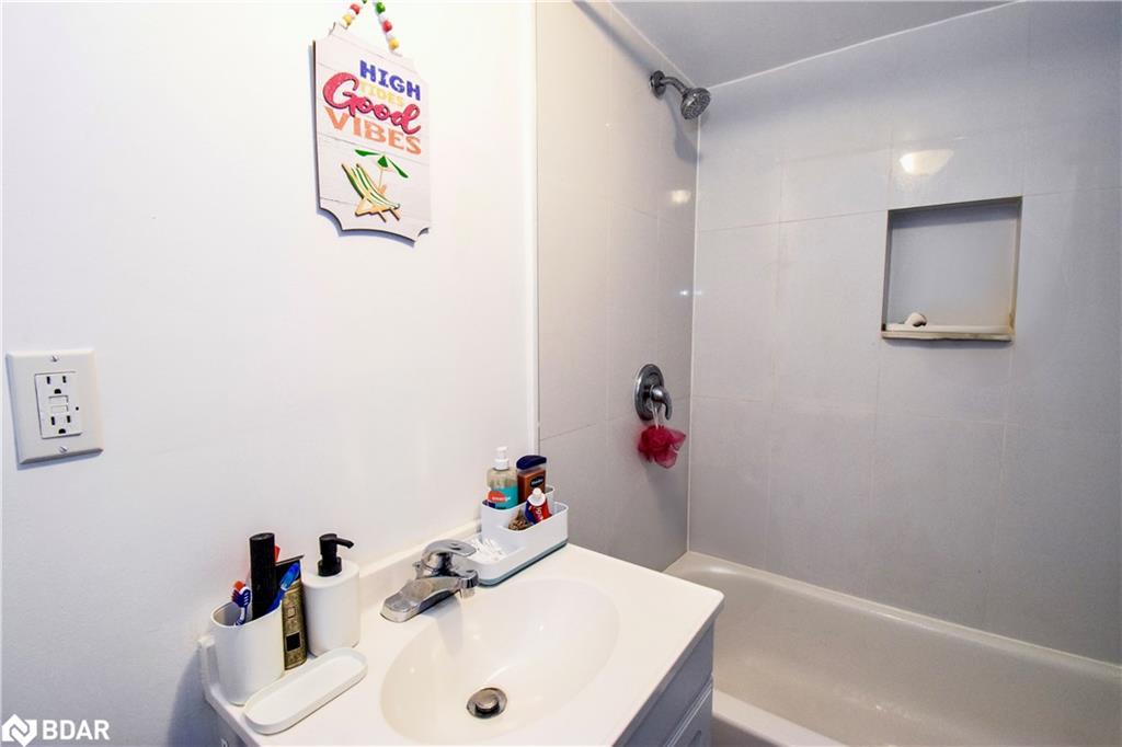 77 Tumblewood Place, Welland, ON - Indoor Photo Showing Bathroom