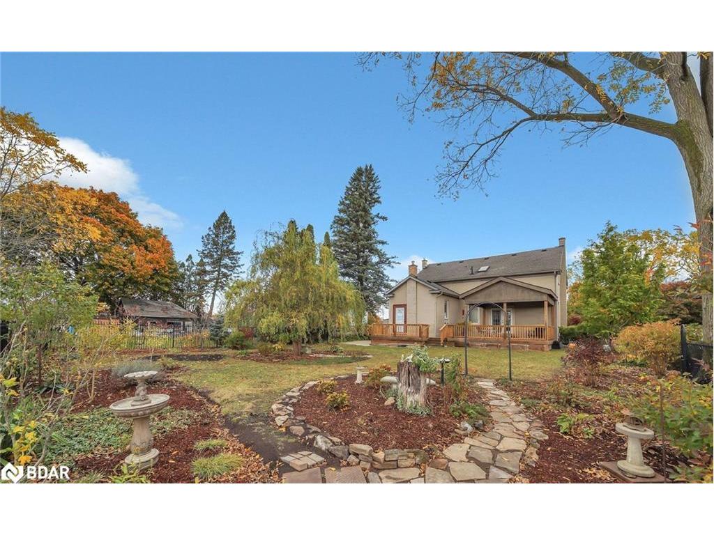 72 Banfield Street, Paris, ON - Outdoor