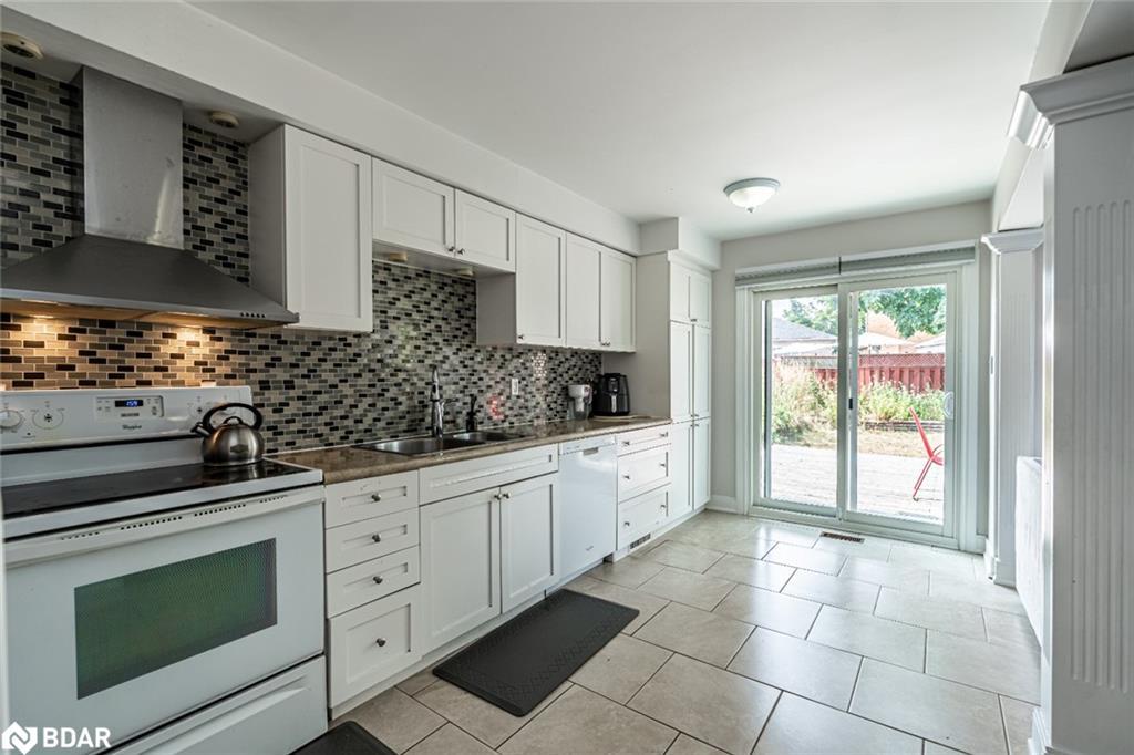 45 Weatherup Crescent, Barrie, ON - Indoor Photo Showing Kitchen