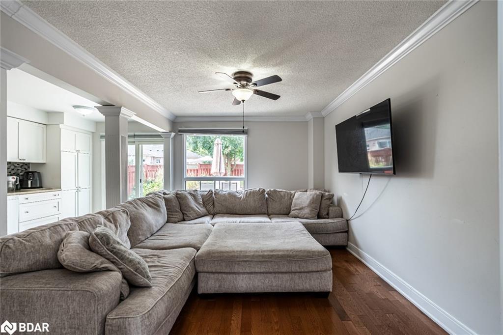 45 Weatherup Crescent, Barrie, ON - Indoor Photo Showing Living Room