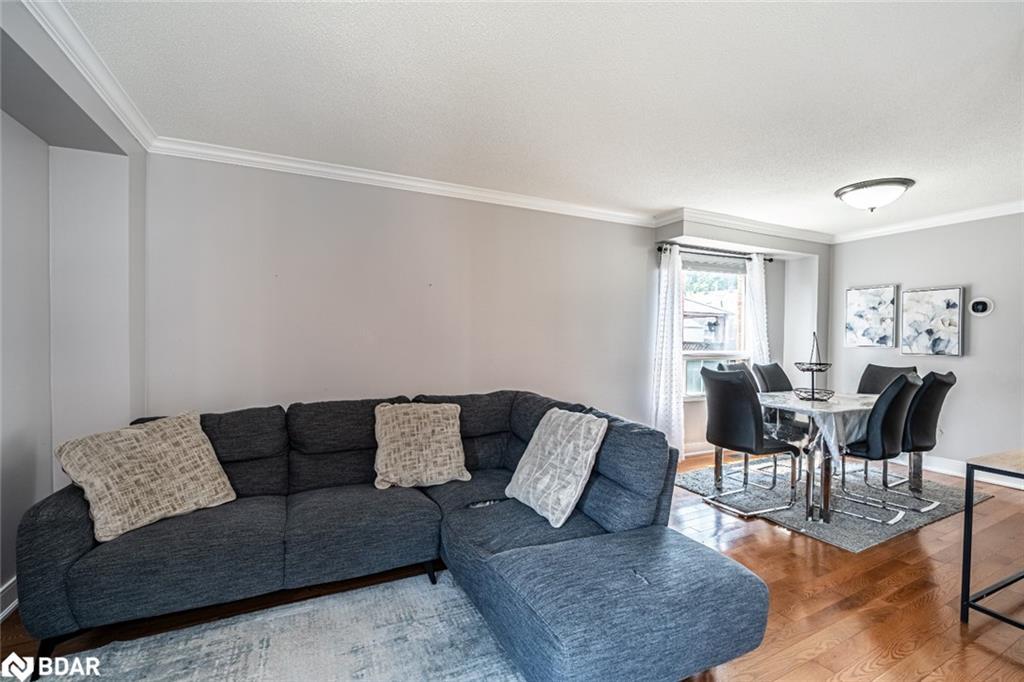 45 Weatherup Crescent, Barrie, ON - Indoor Photo Showing Living Room