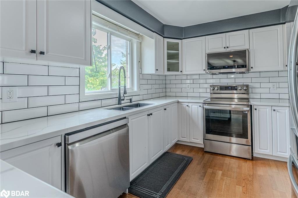 63 Wismer Avenue, Barrie, ON - Indoor Photo Showing Kitchen With Double Sink With Upgraded Kitchen