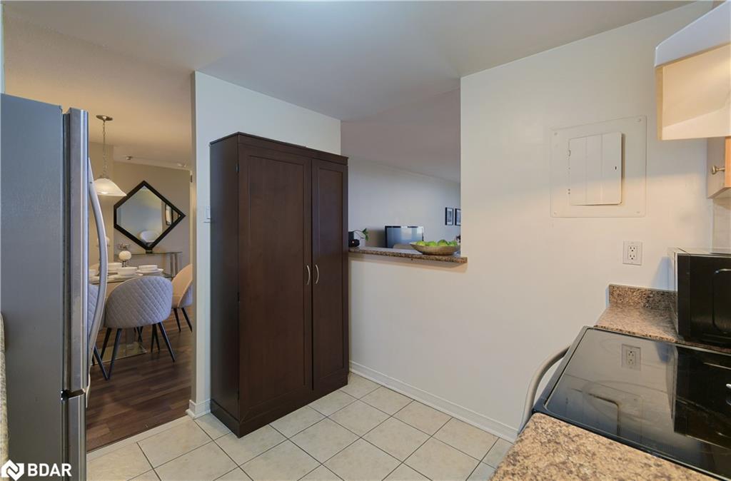 501-6720 Glen Erin Drive, Mississauga, ON - Indoor