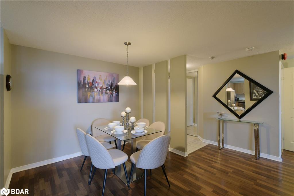 501-6720 Glen Erin Drive, Mississauga, ON - Indoor Photo Showing Dining Room
