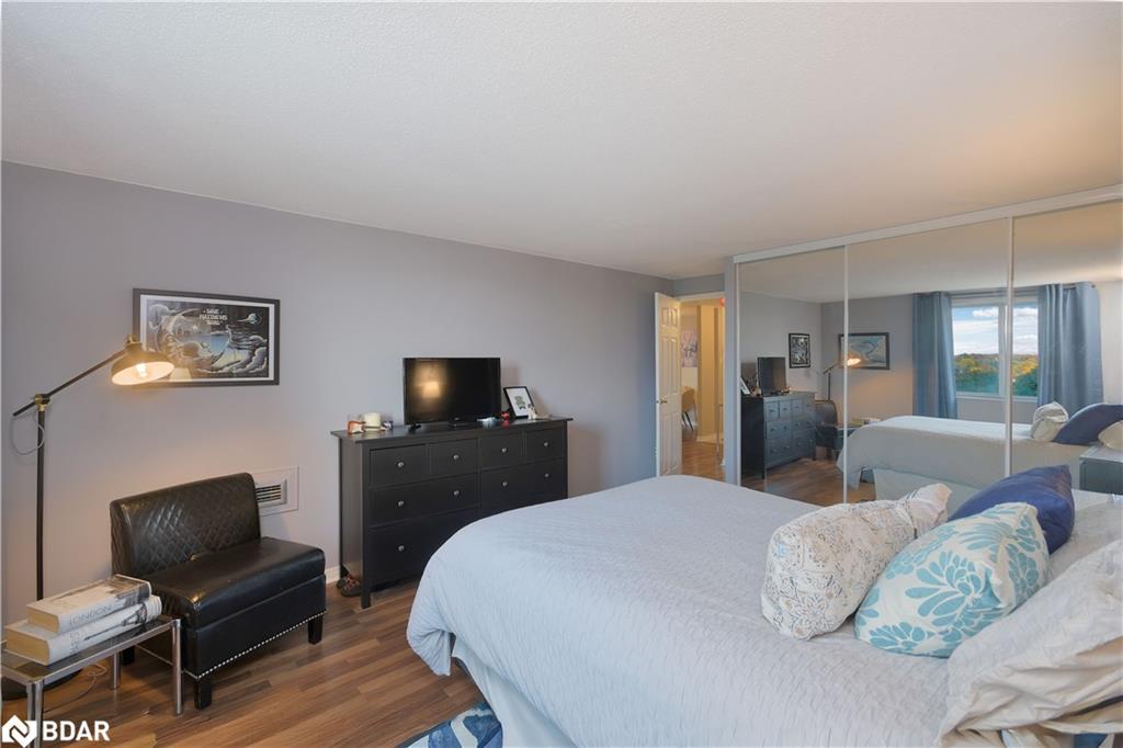 501-6720 Glen Erin Drive, Mississauga, ON - Indoor Photo Showing Bedroom