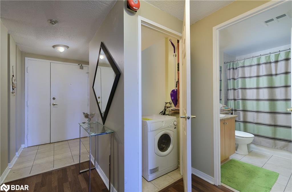 501-6720 Glen Erin Drive, Mississauga, ON - Indoor Photo Showing Laundry Room