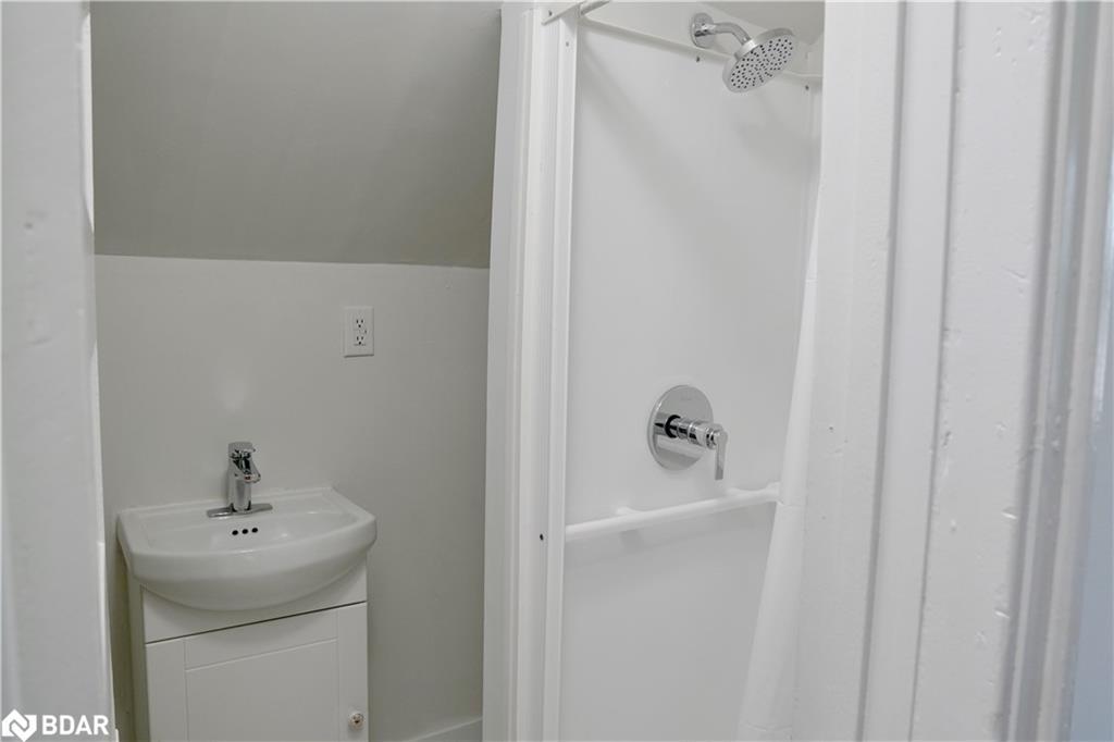 3-386 Gatfield Avenue, Welland, ON - Indoor Photo Showing Bathroom