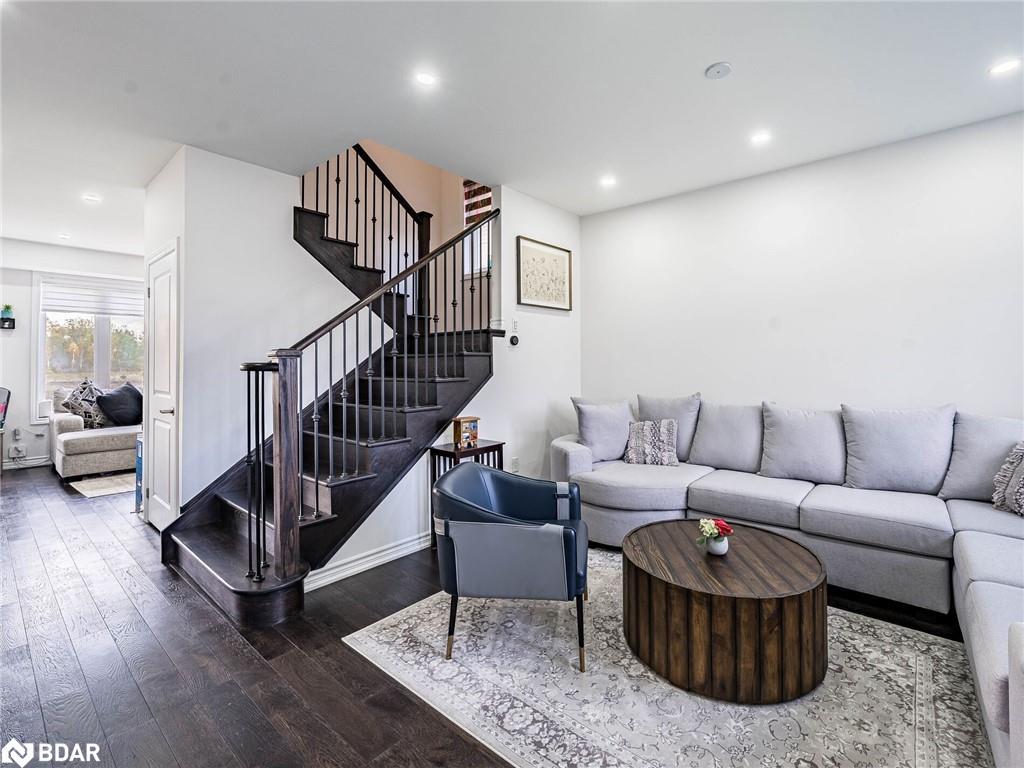 257 Duncan Street Street, Stayner, ON - Indoor Photo Showing Living Room