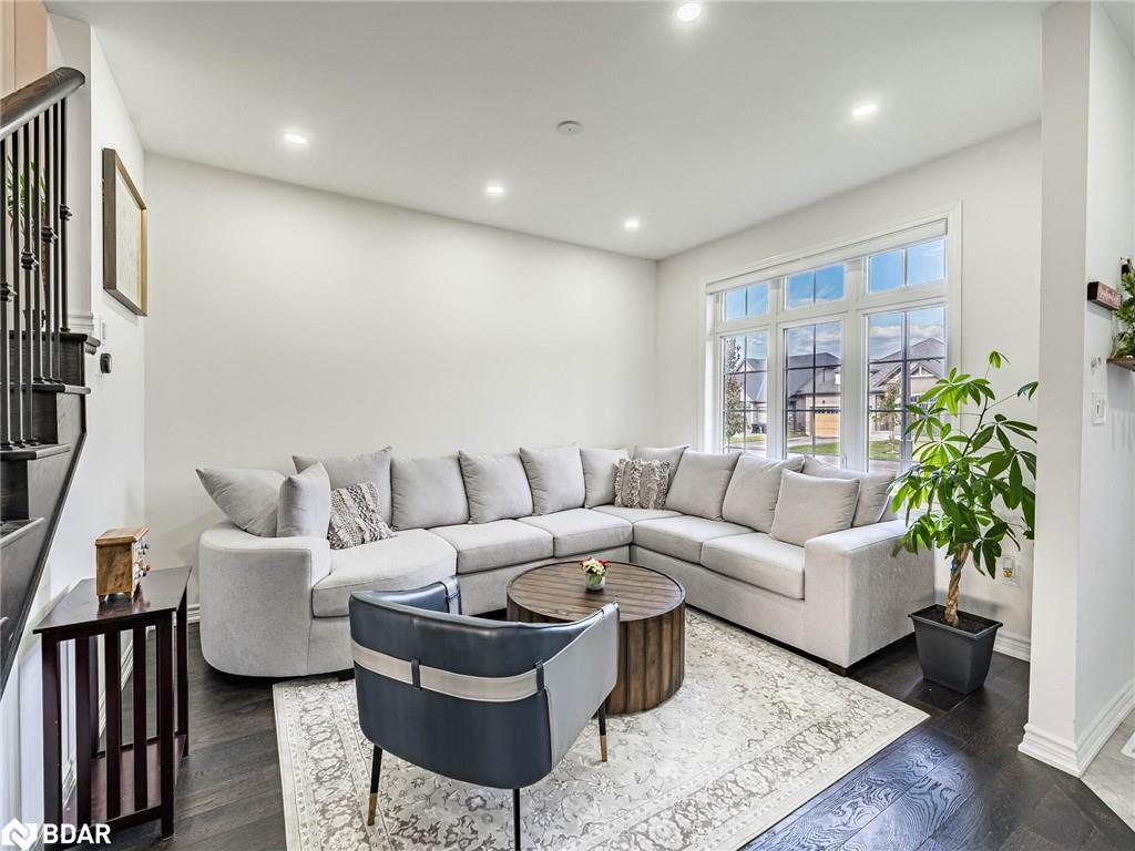 257 Duncan Street Street, Stayner, ON - Indoor Photo Showing Living Room