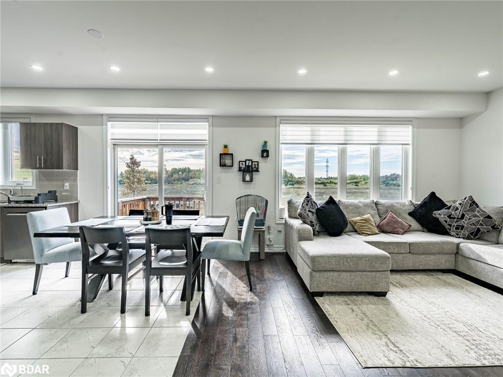 257 Duncan Street Street, Stayner, ON - Indoor Photo Showing Living Room