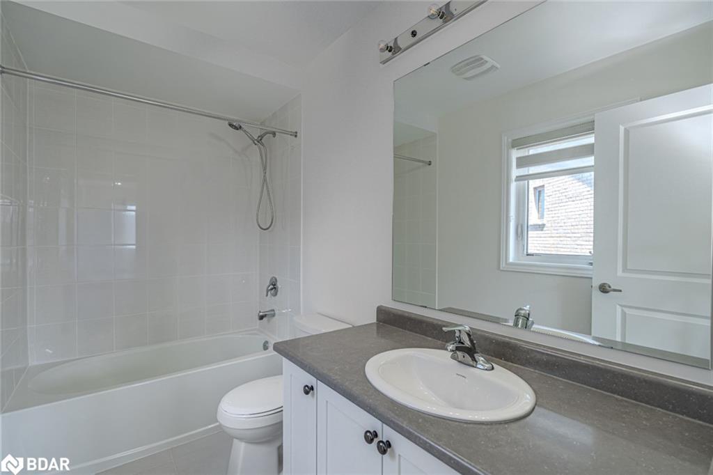 1649 Corsal Court, Innisfil, ON - Indoor Photo Showing Bathroom