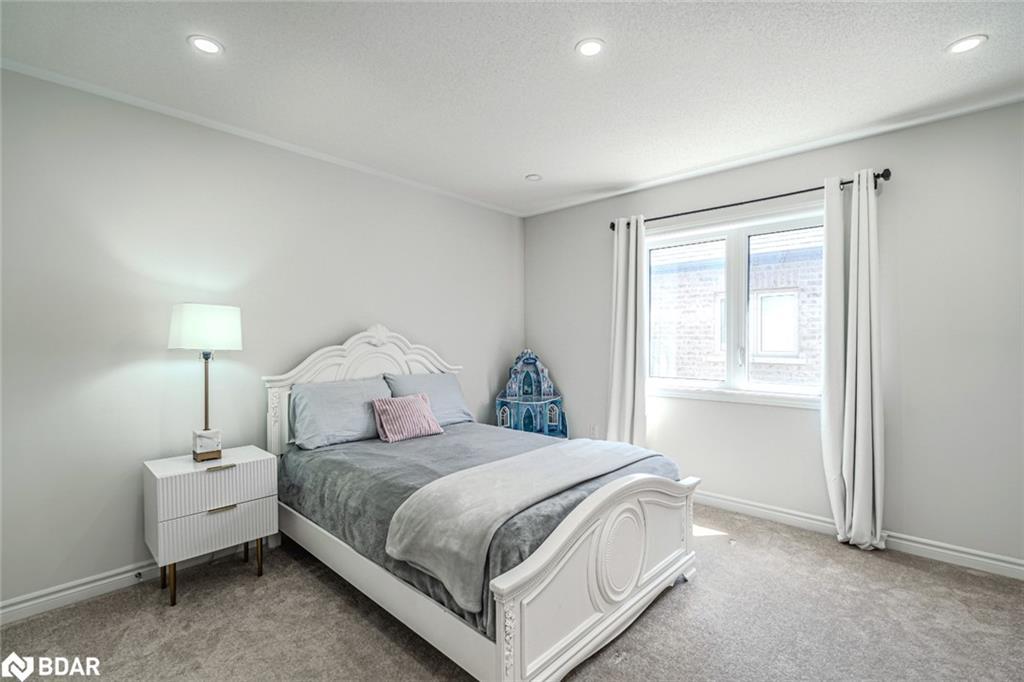 1649 Corsal Court, Innisfil, ON - Indoor Photo Showing Bedroom