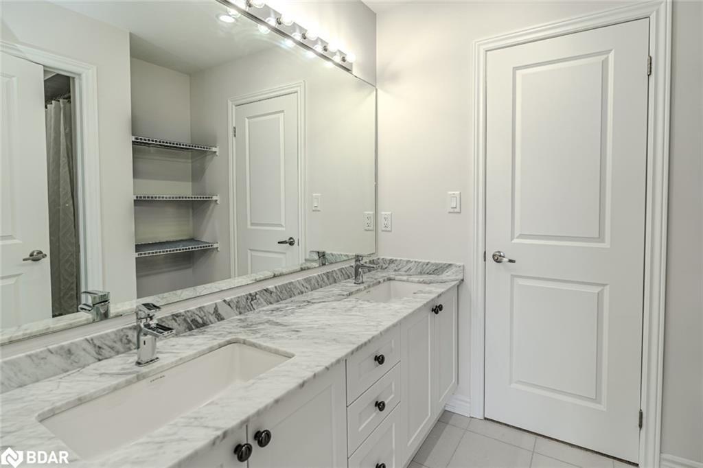 1649 Corsal Court, Innisfil, ON - Indoor Photo Showing Bathroom
