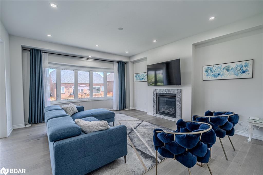 1649 Corsal Court, Innisfil, ON - Indoor Photo Showing Living Room With Fireplace