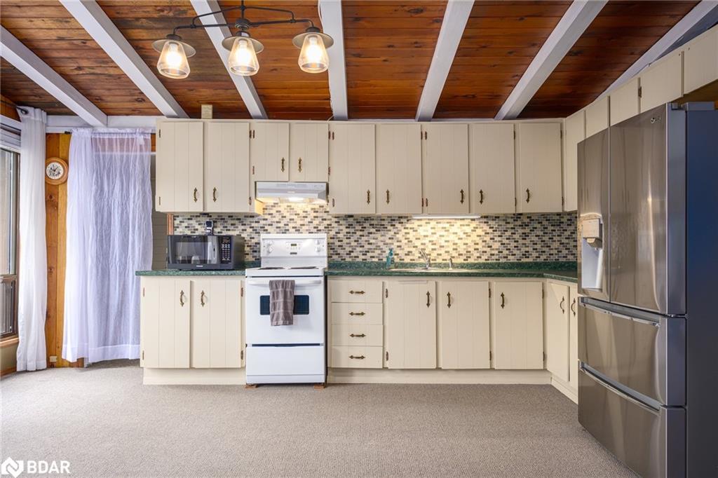 1123 Severn River Road, Gravenhurst, ON - Indoor Photo Showing Kitchen