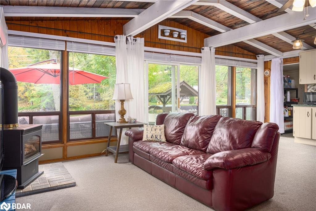 1123 Severn River Road, Gravenhurst, ON - Indoor Photo Showing Living Room