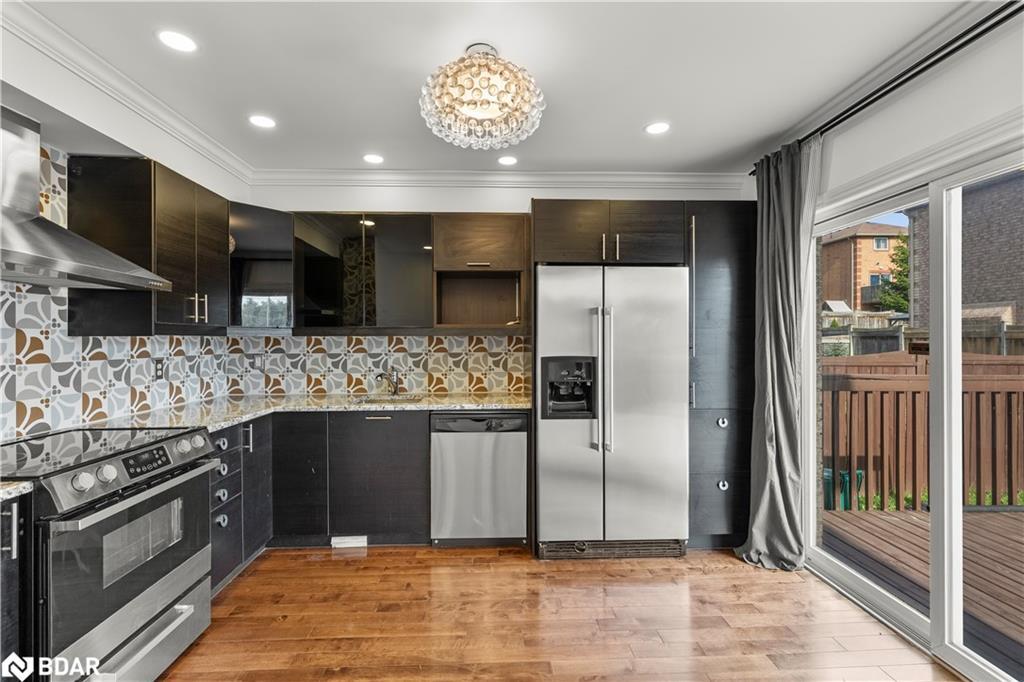 1 Glenhill Drive, Barrie, ON - Indoor Photo Showing Kitchen With Stainless Steel Kitchen With Upgraded Kitchen