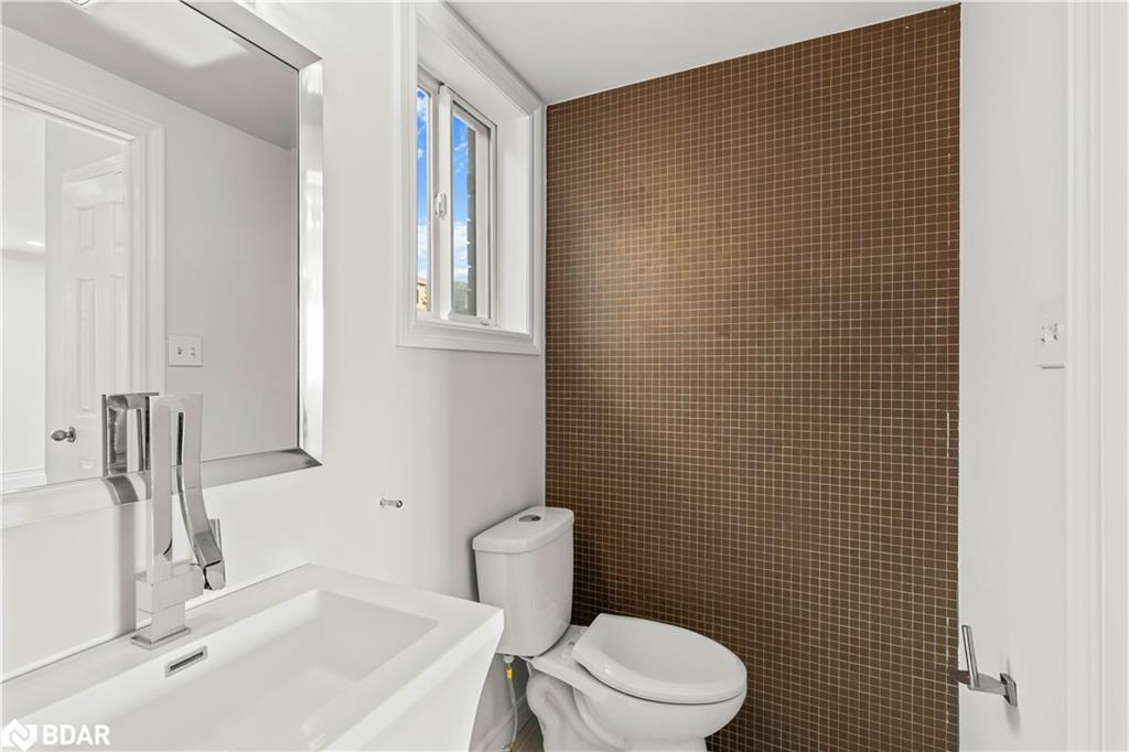 1 Glenhill Drive, Barrie, ON - Indoor Photo Showing Bathroom