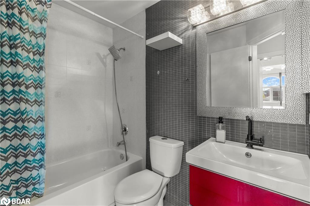 1 Glenhill Drive, Barrie, ON - Indoor Photo Showing Bathroom