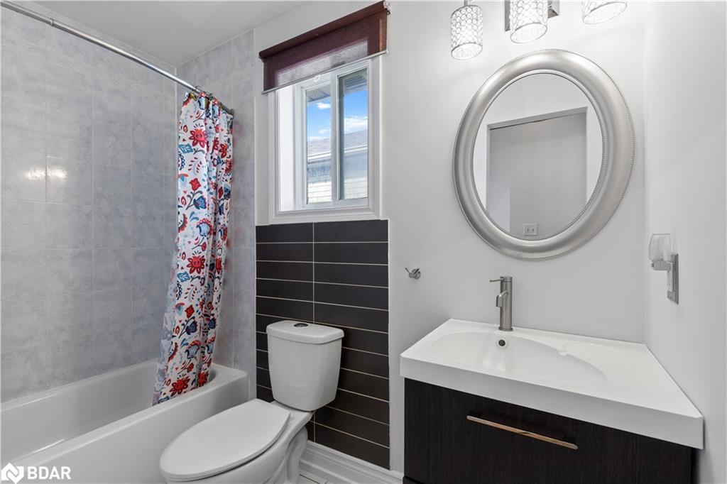 1 Glenhill Drive, Barrie, ON - Indoor Photo Showing Bathroom