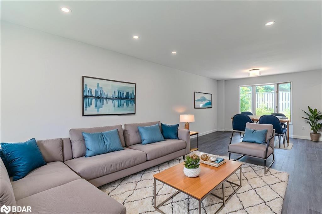 21 Autumn Lane, Barrie, ON - Indoor Photo Showing Living Room