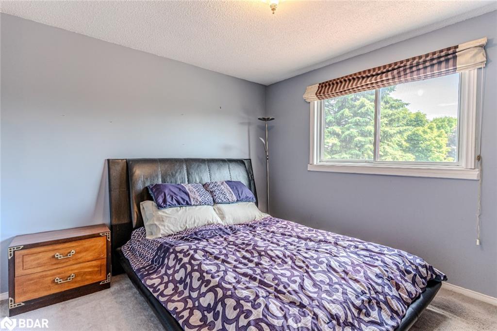 21 Autumn Lane, Barrie, ON - Indoor Photo Showing Bedroom
