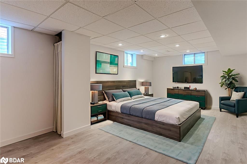 21 Autumn Lane, Barrie, ON - Indoor Photo Showing Bedroom