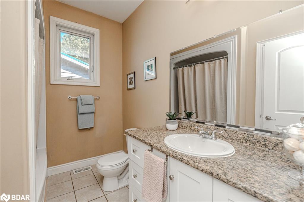122 Trout Lane, Tiny, ON - Indoor Photo Showing Bathroom