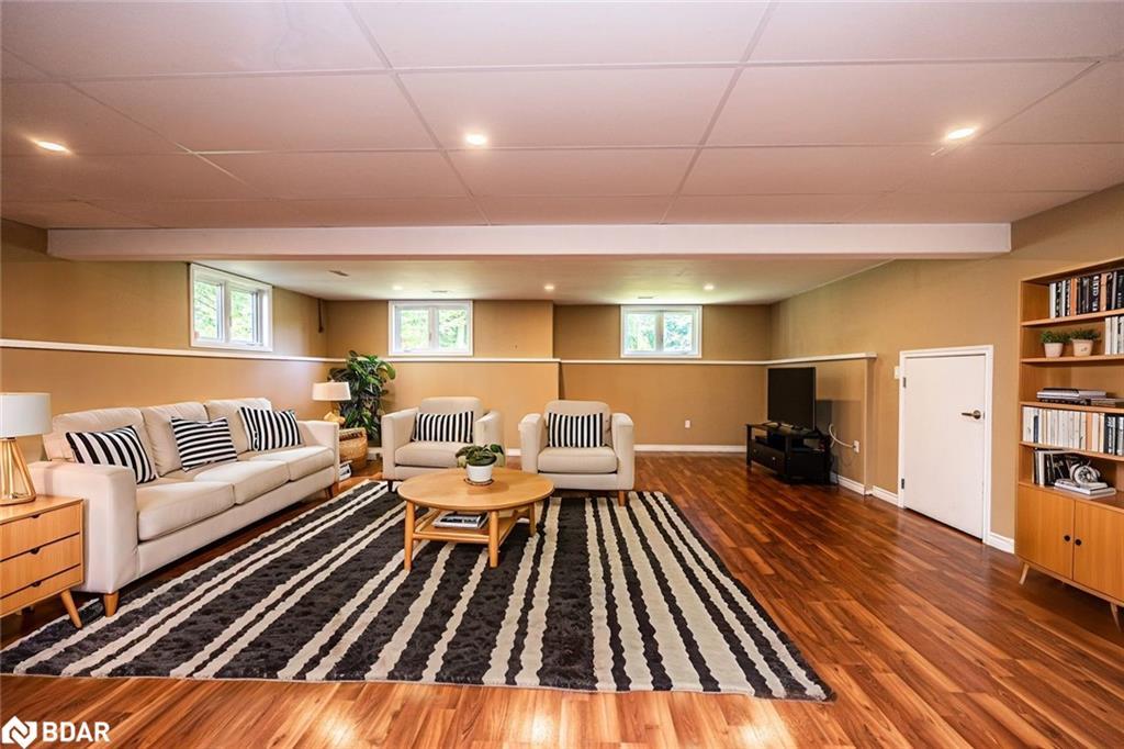 122 Trout Lane, Tiny, ON - Indoor Photo Showing Other Room