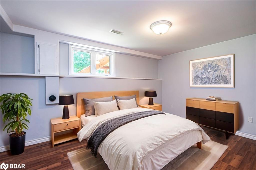 122 Trout Lane, Tiny, ON - Indoor Photo Showing Bedroom